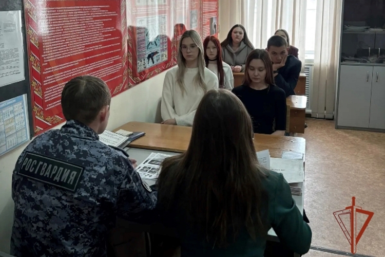 Ужурские росгвардейцы провели день открытых дверей для школьников