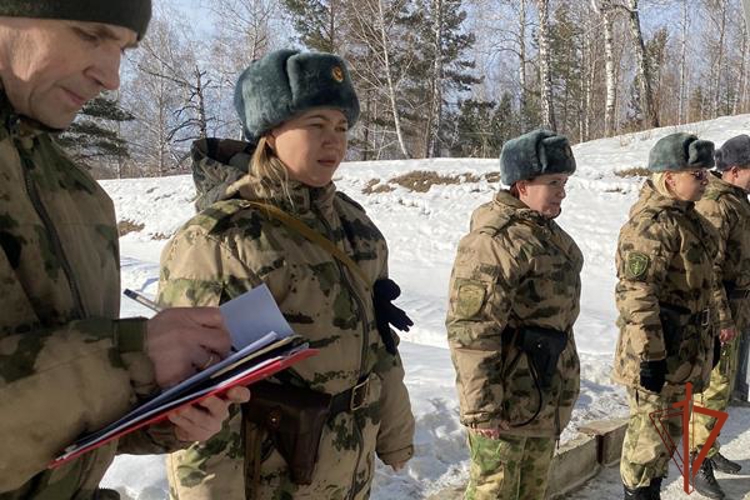 Железногорские военнослужащие Росгвардии состязались в стрельбе из оружия