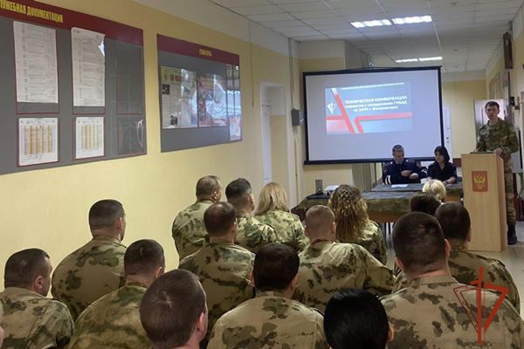 Госавтоинспекторы провели профилактическое мероприятие в железногорской воинской части Росгвардии