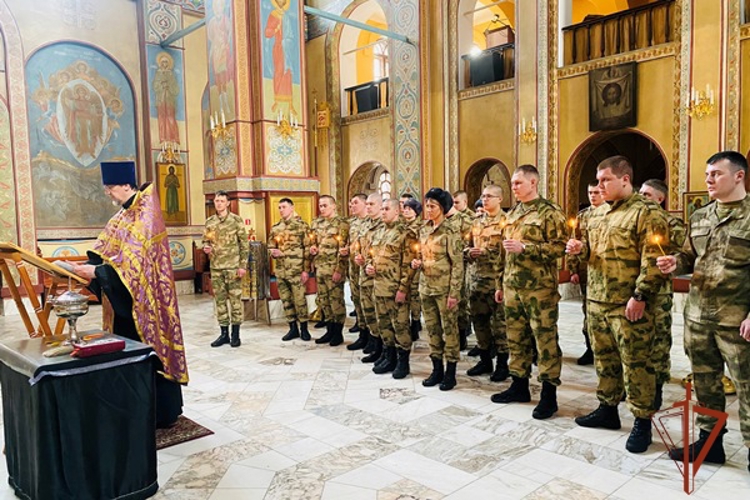 Железногорские военнослужащие Росгвардии приняли участие в праздничном молебне