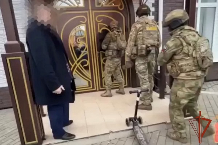 При силовой поддержке СОБР Росгвардии в Красноярском крае задержаны подозреваемые в коррупционных преступлениях
