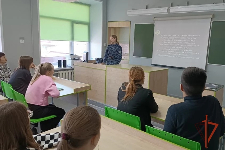Росгвардейцы рассказали старшеклассникам о поступлении в ведомственные ВУЗы