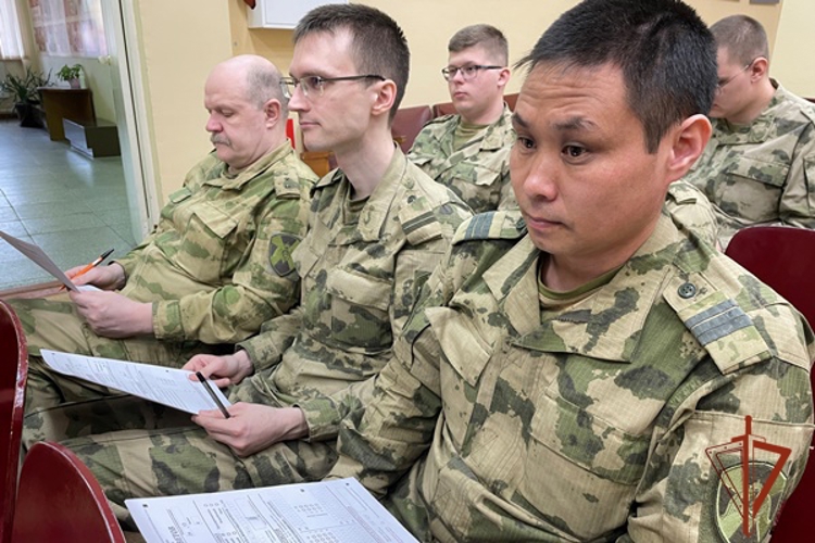 В Красноярском крае сотрудники и военнослужащие Росгвардии приняли участие в международной акции «Диктант Победы»