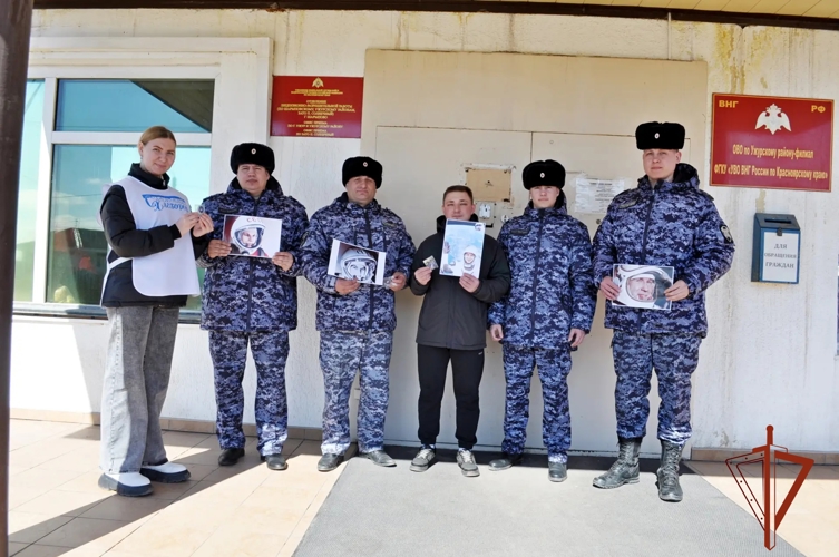 В преддверии Дня космонавтики ужурские росгвардейцы приняли участие в социологическом опросе о героях-космонавтах   