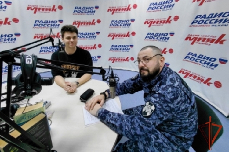 Как поступить на службу в Росгвардию: интервью с офицером на радиостанции Россия-Красноярск