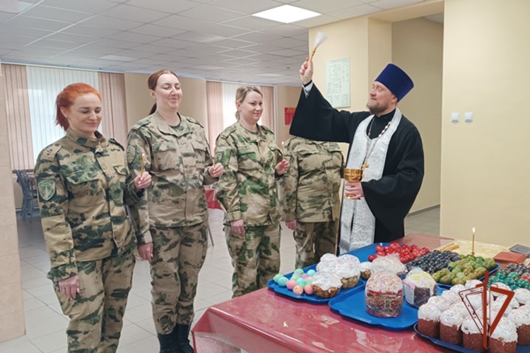 В зеленогорской воинской части Росгвардии освятили пасхальные куличи и яйца