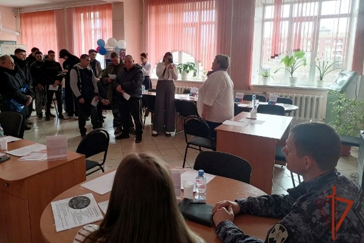 Ужурские росгвардейцы приняли участие в ярмарке вакансий
