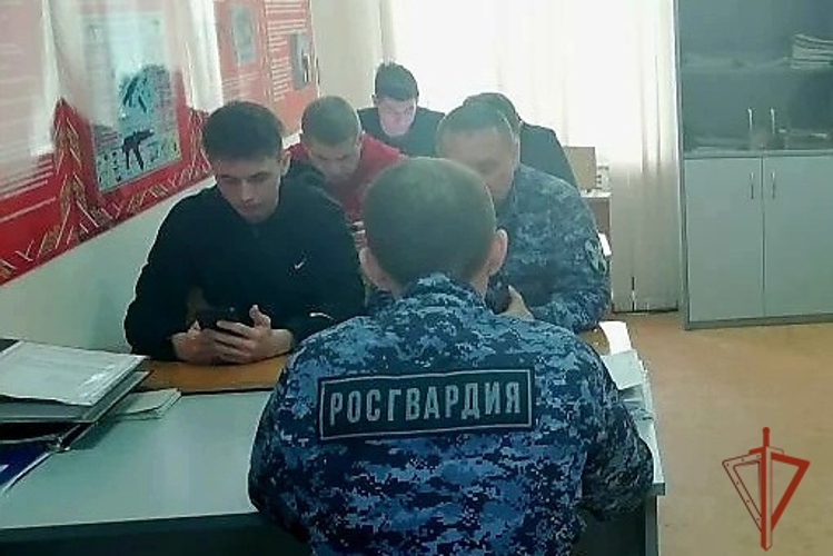 В Красноярском крае сотрудники и военнослужащие Росгвардии приняли участие в международной акции «Диктант Победы»