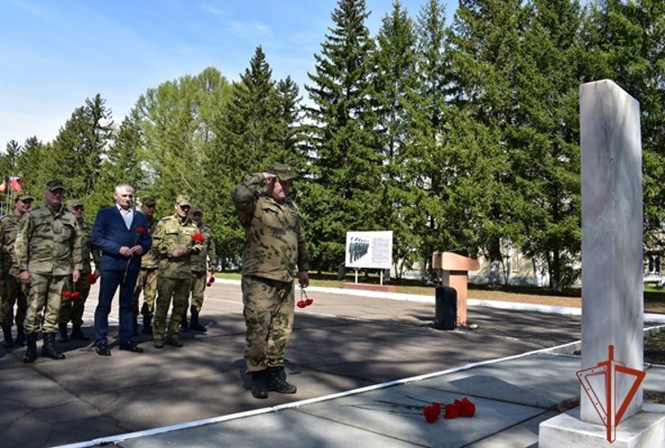 Железногорские военнослужащие Росгвардии почтили память своего коллеги