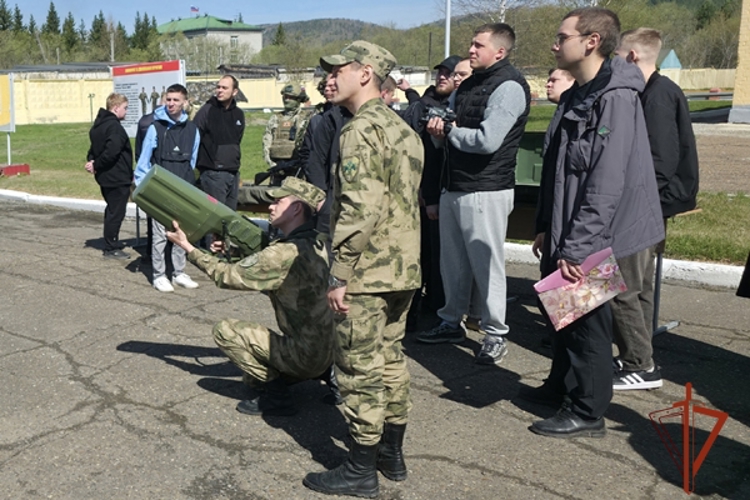 В зеленогорской воинской части Росгвардии прошёл Всероссийский день призывника