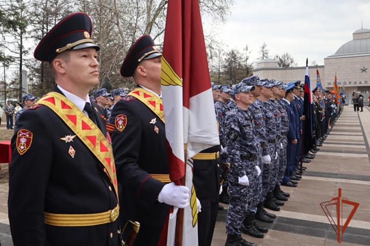 В Красноярске сотрудники Росгвардии торжественно присягнули на верность Родине
