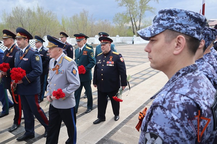В Красноярске сотрудники Росгвардии торжественно присягнули на верность Родине