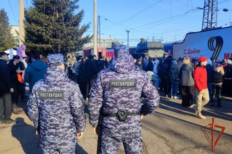 В Красноярском крае росгвардейцы обеспечили правопорядок во время прибытия на станции Поезда Победы