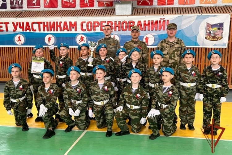 Железногорские военнослужащие Росгвардии стали почетными гостями смотра песни и строя
