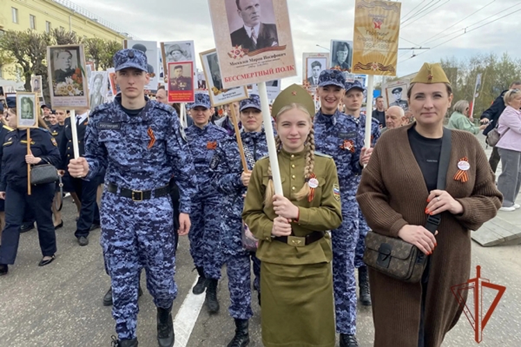 В Красноярске росгвардейцы присоединились к акции «Бессмертный полк»