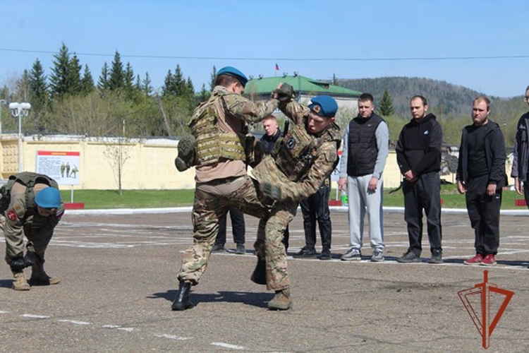 В зеленогорской воинской части Росгвардии прошёл Всероссийский день призывника