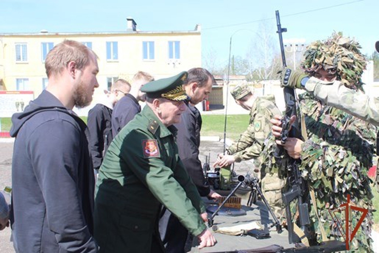В зеленогорской воинской части Росгвардии прошёл Всероссийский день призывника