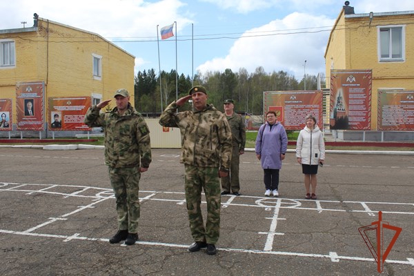 Зеленогорские военнослужащие проводят военные сборы десятиклассников