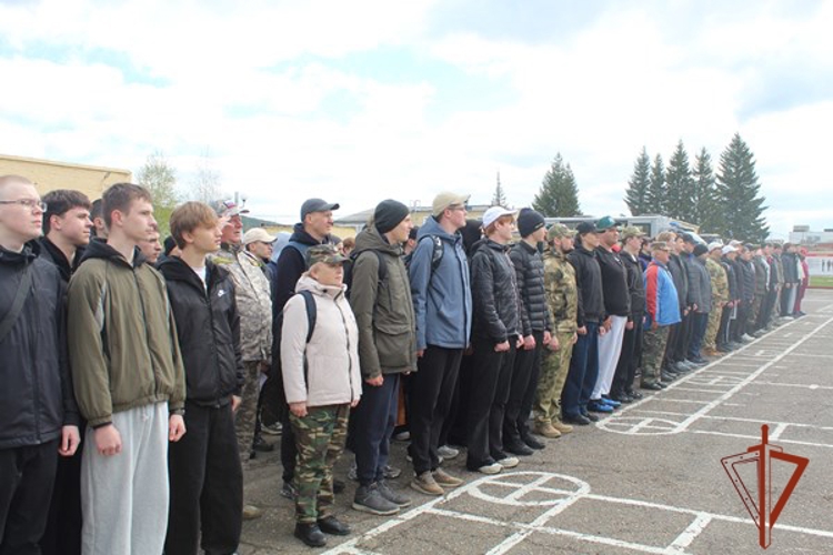 Зеленогорские военнослужащие проводят военные сборы десятиклассников 
