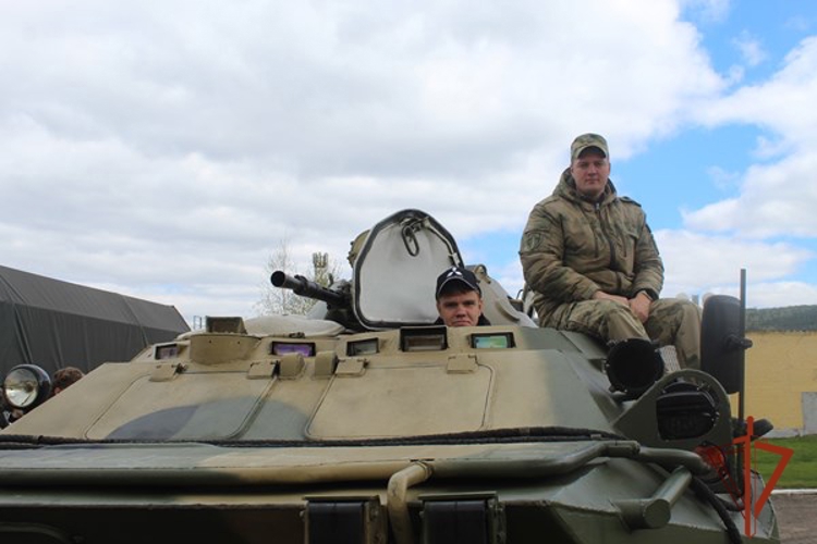 Зеленогорские военнослужащие проводят военные сборы десятиклассников 