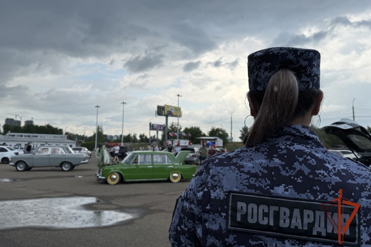 Сотрудники Росгвардии обеспечили безопасность празднования Дня молодежи в Красноярском крае 