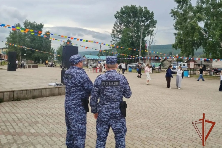 Сотрудники Росгвардии обеспечили безопасность празднования Дня молодежи в Красноярском крае 