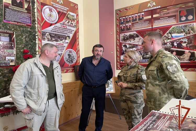 Воинская часть Красноярского соединения Росгвардии с честью приняла почётного гостя Героя России Олега  Ликонцева