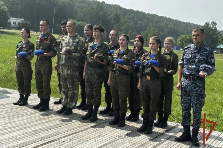 Сотрудник Росгвардии выступил судьей военно-патриотической игры «Зарничка» в Шушенском районе