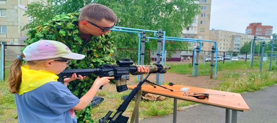Сотрудники Росгвардии в рамках акции «Каникулы с Росгвардией» провели мероприятия в детских лагерях
