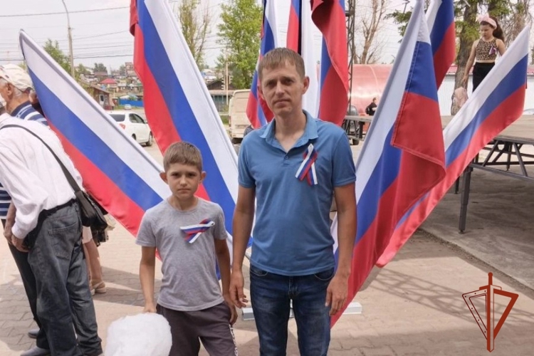 В Ужуре сотрудники Росгвардия приняли участие в мероприятиях, приуроченных Дню России