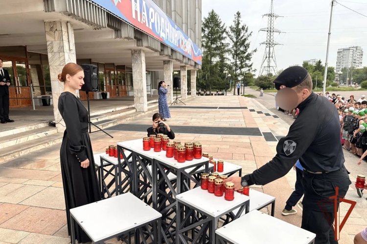 В Красноярском крае в День памяти и скорби росгвардейцы приняли участие в памятных мероприятиях