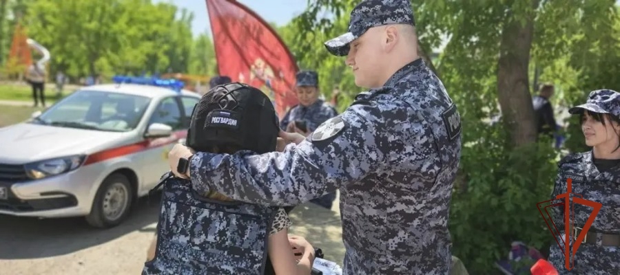 В Красноярске росгвардейцы провели мероприятия для детей в рамках ведомственной акции «Каникулы с Росгвардией»