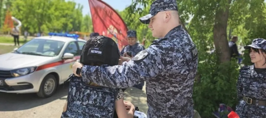 В Красноярске росгвардейцы провели мероприятия для детей в рамках ведомственной акции «Каникулы с Росгвардией»