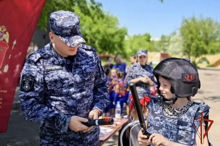 В Красноярске росгвардейцы провели мероприятия для детей в рамках ведомственной акции «Каникулы с Росгвардией»