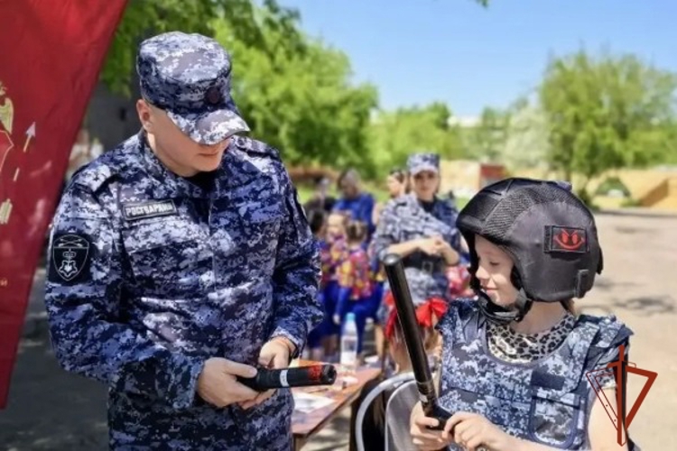 В Красноярске росгвардейцы провели мероприятия для детей в рамках ведомственной акции «Каникулы с Росгвардией»