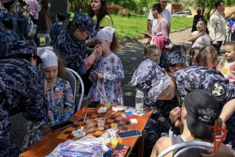 В Красноярске росгвардейцы провели мероприятия для детей в рамках ведомственной акции «Каникулы с Росгвардией»
