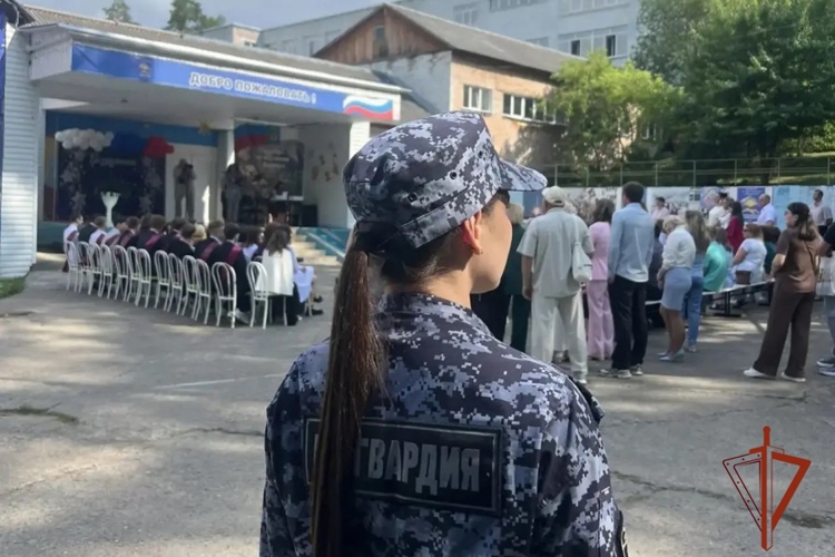 В Красноярском крае сотрудники Росгвардии обеспечили правопорядок во время проведения выпускных мероприятий