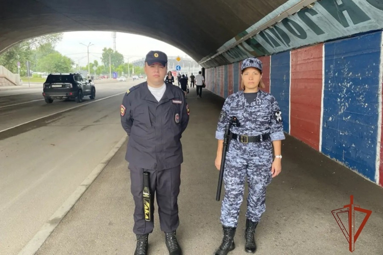 Росгвардейцы обеспечили безопасность футбольного матча в Красноярске    