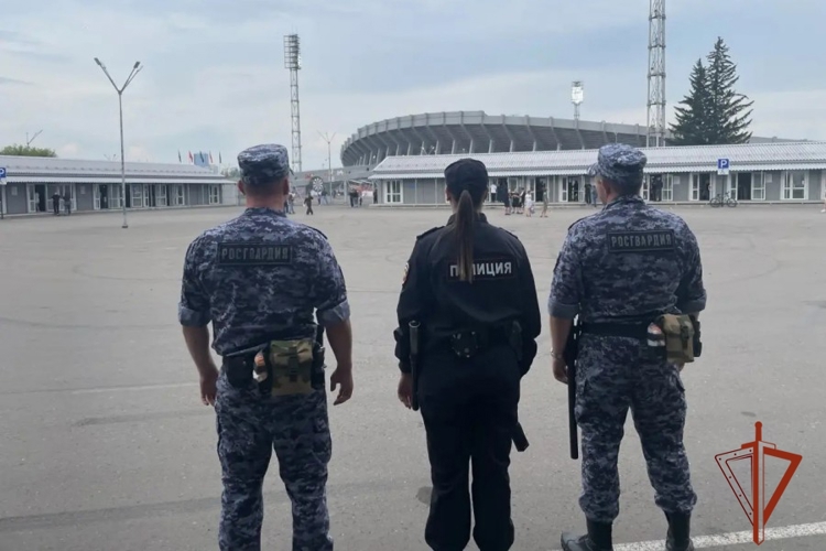 Росгвардейцы обеспечили безопасность футбольного матча в Красноярске    