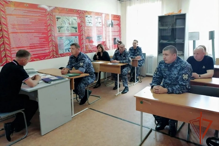 В Ужурском округе с сотрудниками Росгвардии проведено занятие по вопросам соблюдения требований уголовного законодательства