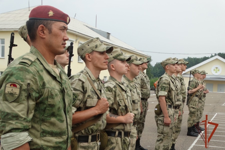 Военнослужащие железногорской воинской части Росгвардии получили штатное вооружение