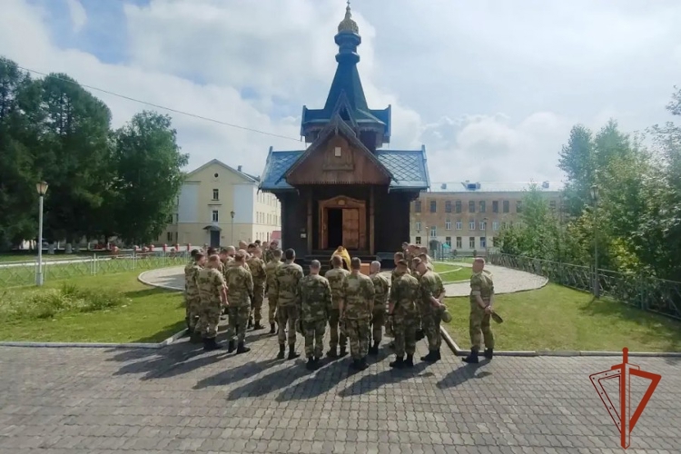 В Железногорском полку Росгвардии прошел торжественный молебен