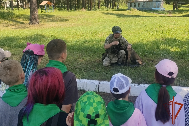 В рамках ведомственной акции «Каникулы с Росгвардией», посвящённой в 2026 году 10-летнему юбилею Росгвардии и 215-летию войск правопорядка, провели  День профориентации