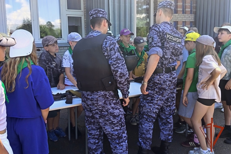 В рамках ведомственной акции «Каникулы с Росгвардией», посвящённой в 2026 году 10-летнему юбилею Росгвардии и 215-летию войск правопорядка, провели  День профориентации