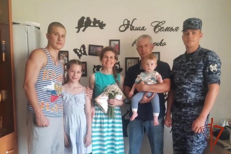 Сотрудник Росгвардии Минусинского округа вневедомственной охраны представил семейные традиции на общественном конкурсе