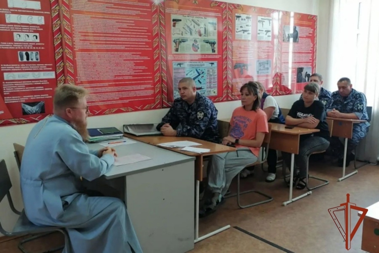 В Ужуре состоялась встреча сотрудников Росгвардии в преддверии Дня Крещения Руси