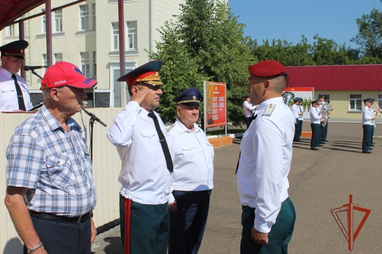 В Красноярском соединении Росгвардии состоялось вручение очередных воинских званий
