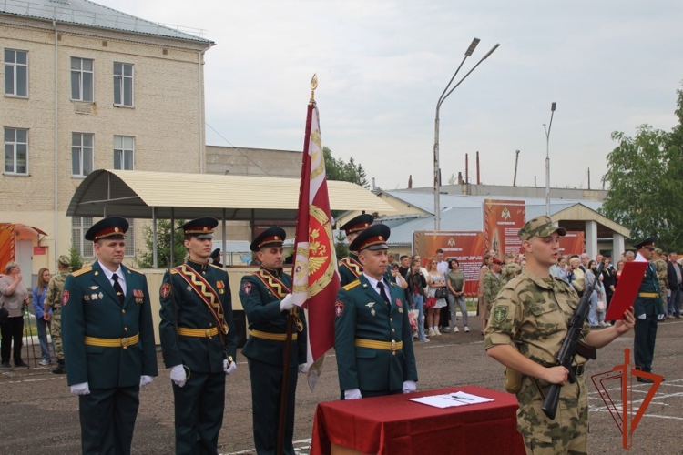 В Красноярске военнослужащие Росгвардии присягнули на верность Родине
