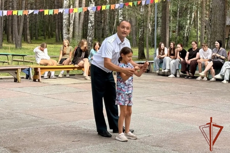 В рамках ведомственной акции «Каникулы с Росгвардией» посвященной в 2026 году 10 летнему юбилею Росгвардии  дети Железногорска попробовали себя в роли дирижеров
