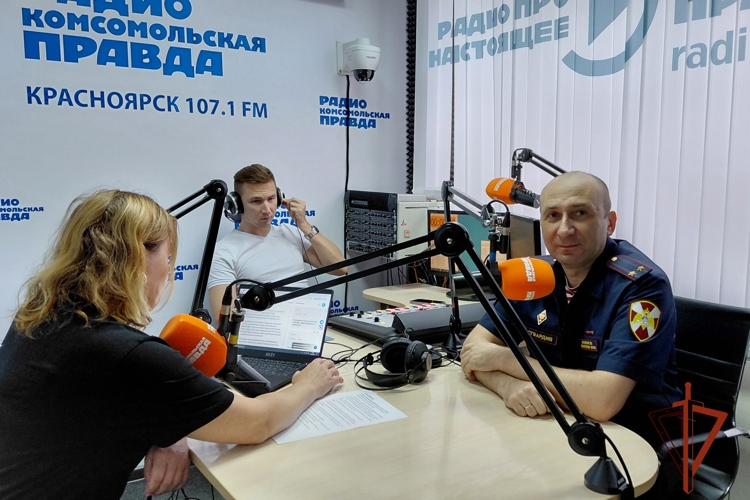 В эфире  красноярской радиопрограммы руководитель Центра лицензионно-разрешительной работы Росгвардии рассказал об изменениях законодательства о  частной и охранной деятельности